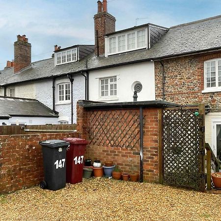 Beautiful Georgian Home In The Heart Of Chichester Exterior photo