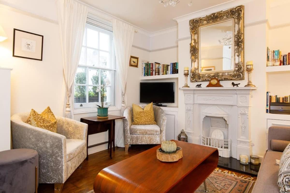 Beautiful Georgian Home In The Heart Of Chichester Exterior photo