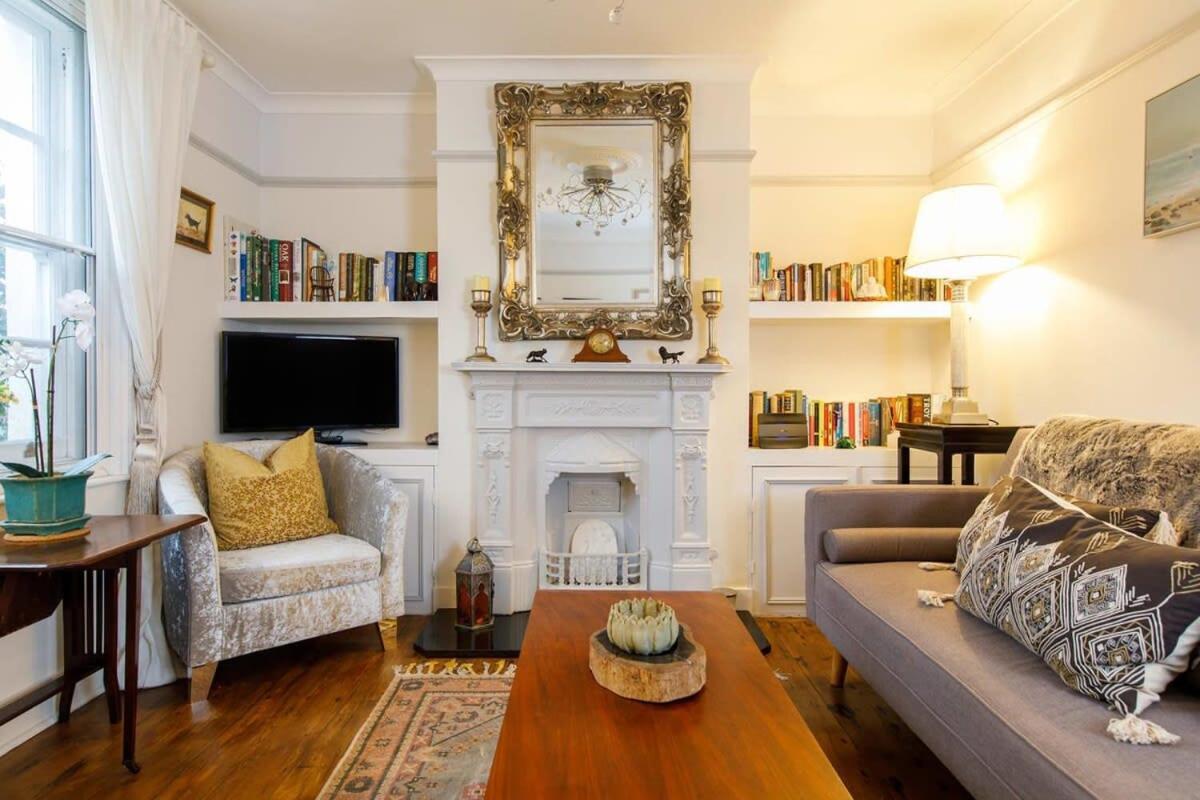 Beautiful Georgian Home In The Heart Of Chichester Exterior photo