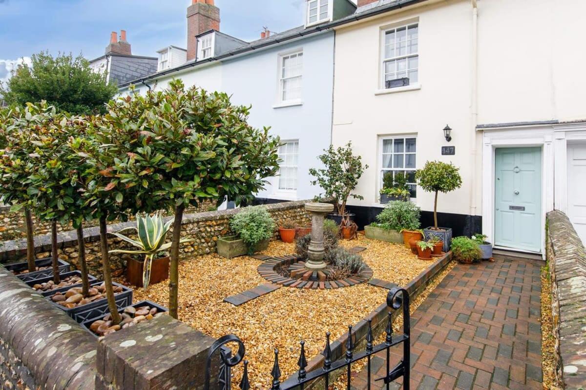 Beautiful Georgian Home In The Heart Of Chichester Exterior photo